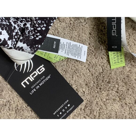 New. MPG snake print sports bra. Fits size 4 manikin - Picture 9 of 11